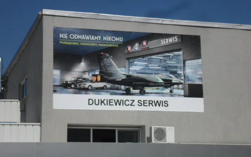 Montaż reklam wielkoformatowych